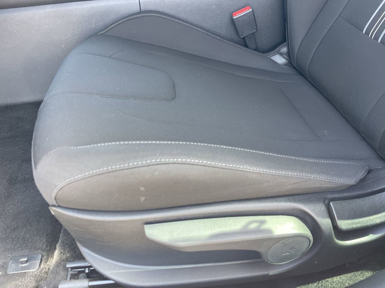 Certified 2025 Hyundai Elantra Sport FWD image 19