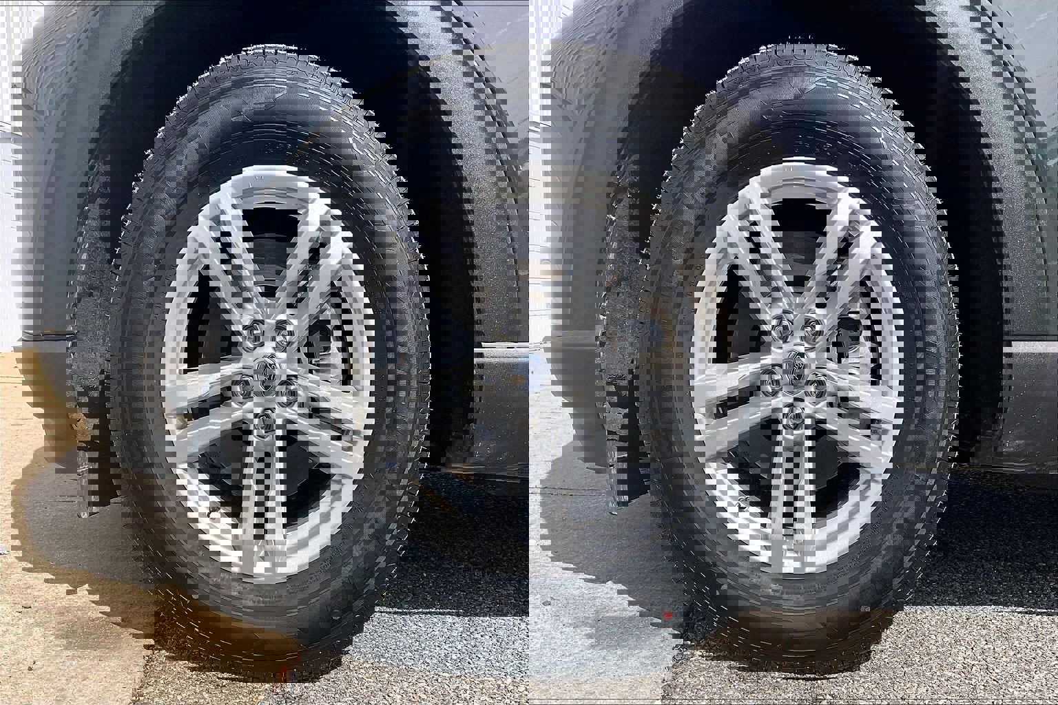 Used 2024 Ford Explorer XLT w/ Equipment Group 202A image 11