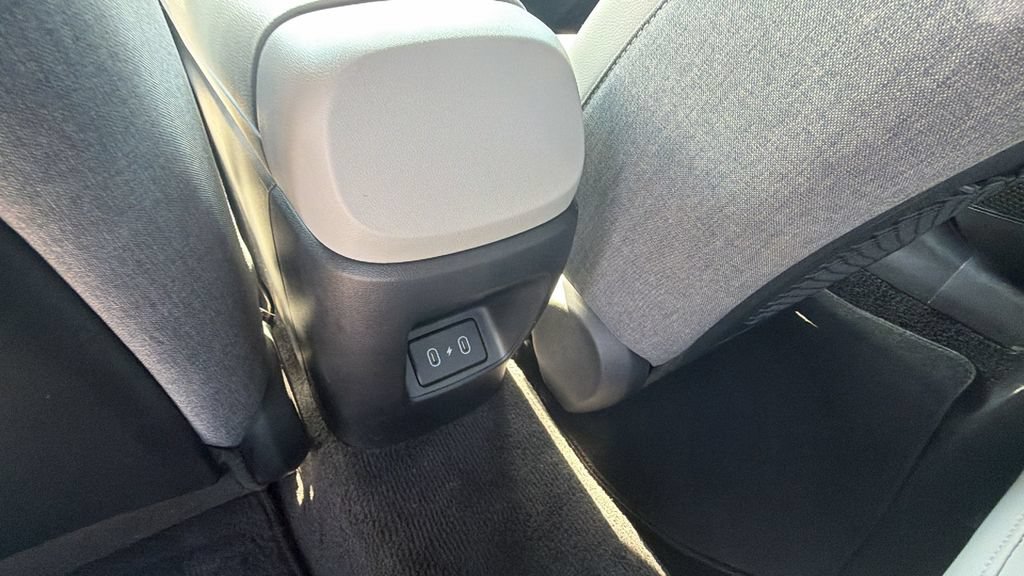Used 2025 Hyundai Elantra Limited FWD image 25