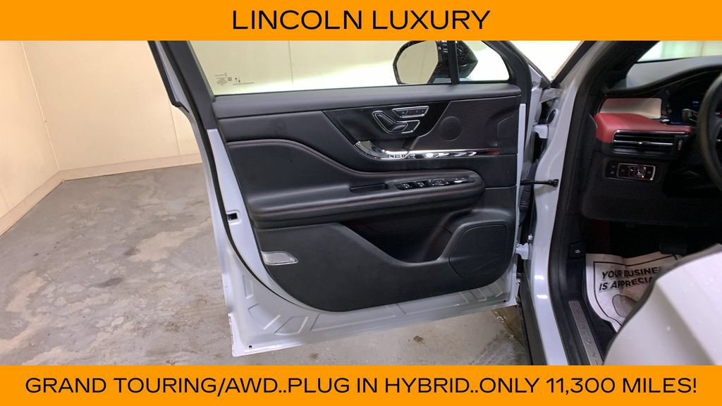 Used 2025 Lincoln Corsair Grand Touring w/ Towing Package AWD/4WD image 26