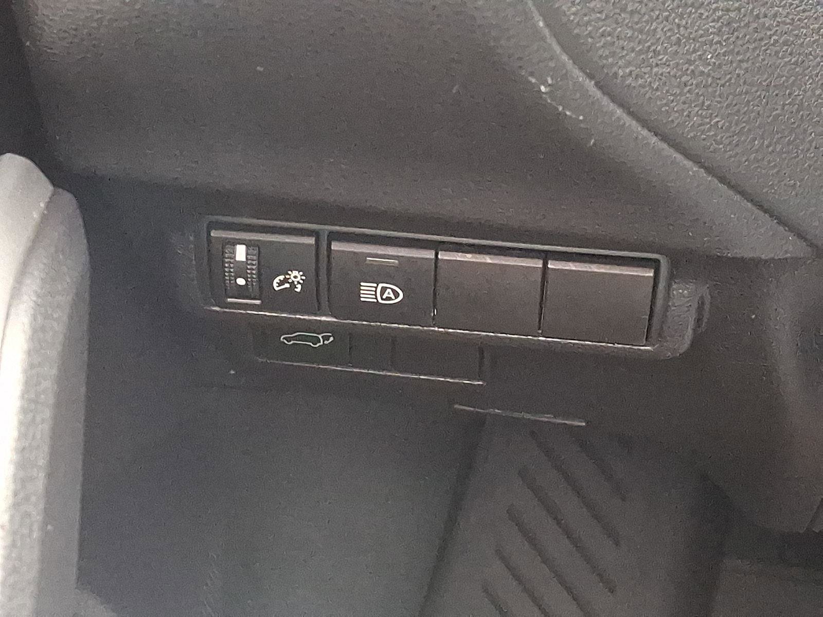 Used 2022 Toyota Corolla Cross XLE w/ Convenience Package image 26