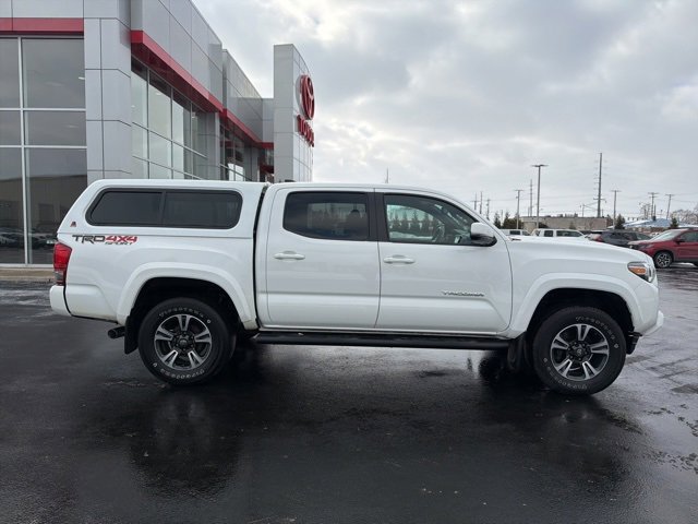 Used 2017 Toyota Tacoma TRD Sport image 8