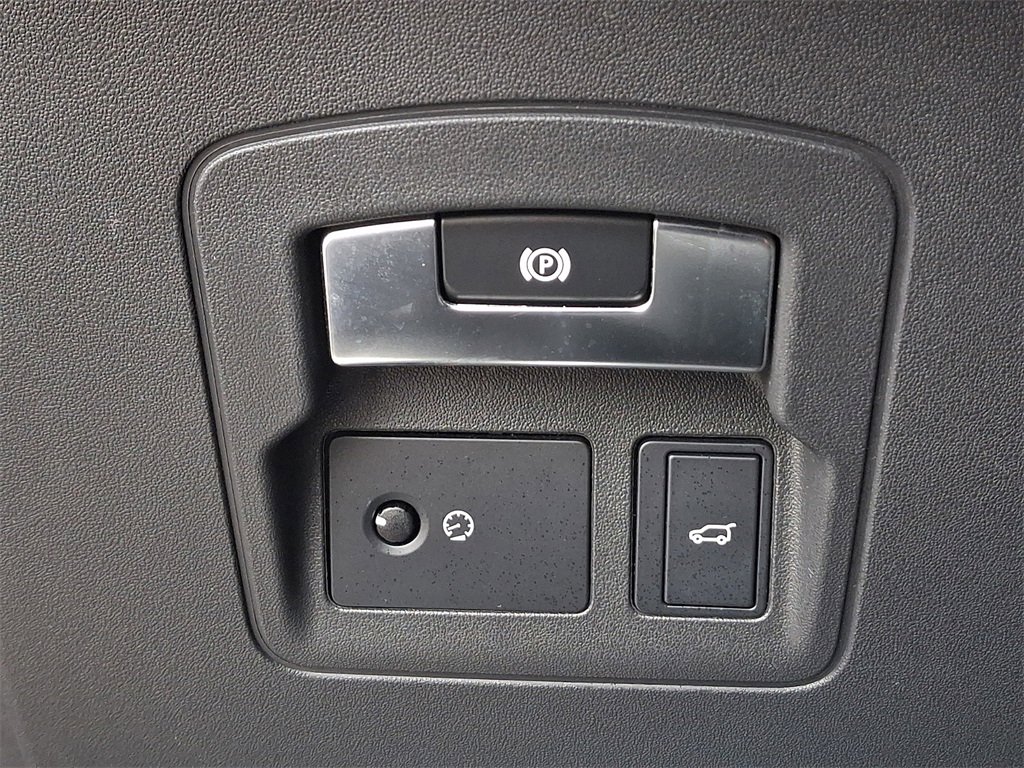 Used 2018 Land Rover Range Rover Velar S image 25