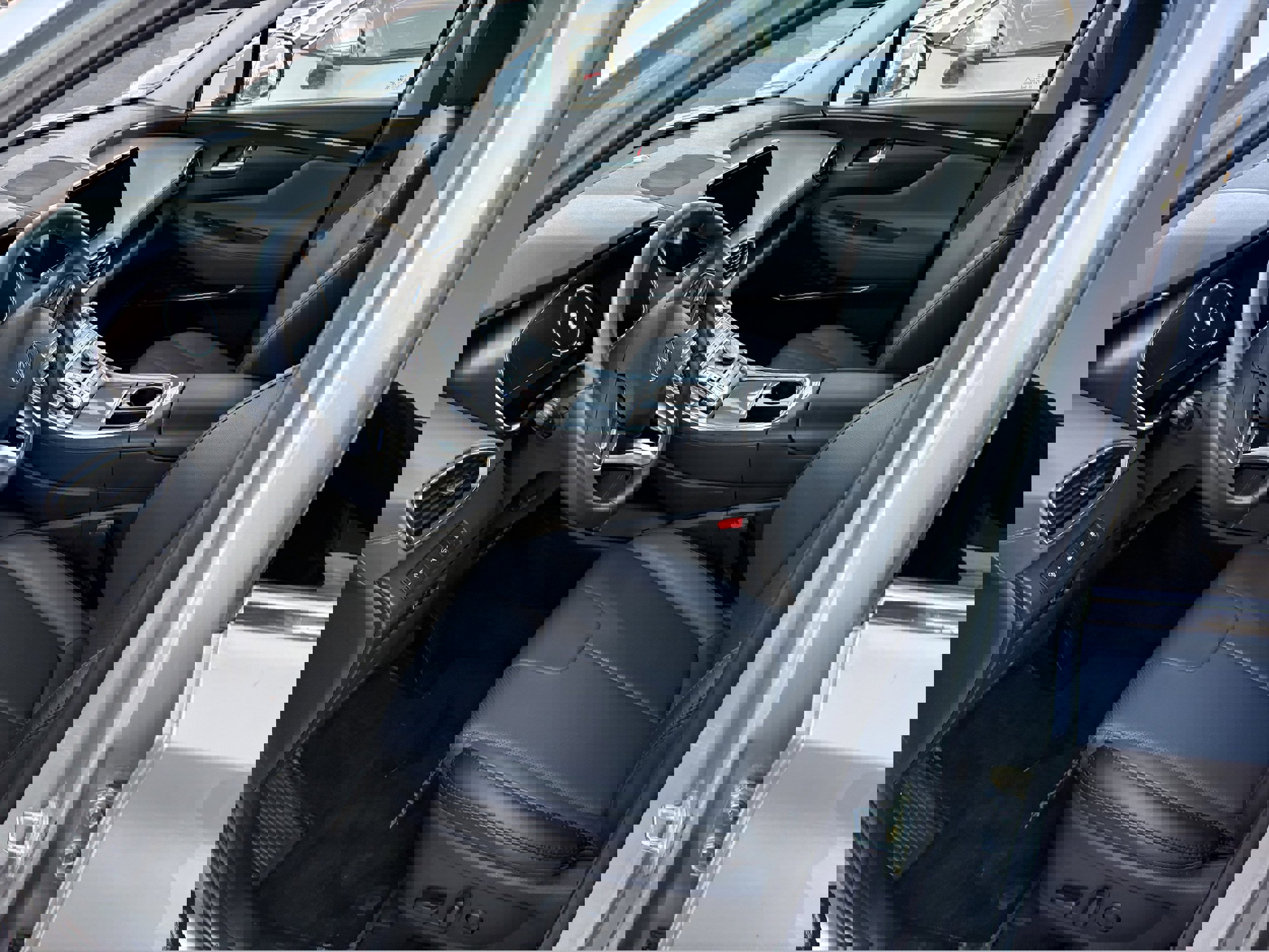 Used 2023 Hyundai Santa Fe SEL w/ Premium Package image 4