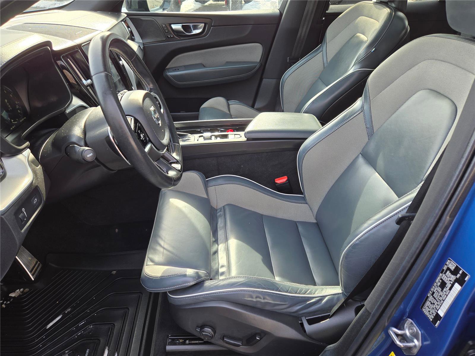 Used 2020 Volvo XC60 T5 R-Design image 18