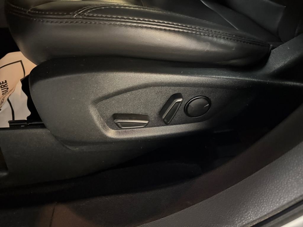 Used 2019 Ford Explorer XLT w/ Equipment Group 202A AWD/4WD image 13