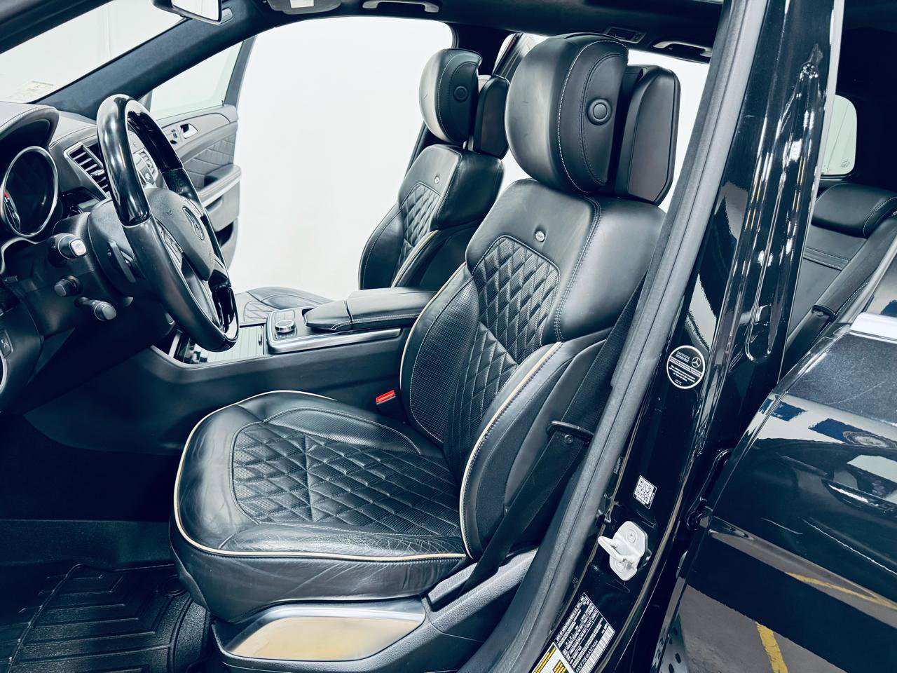 Used 2014 Mercedes-Benz GL 550 4MATIC image 34