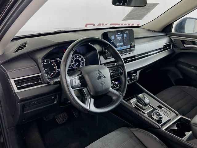 Used 2024 Mitsubishi Outlander SE image 35