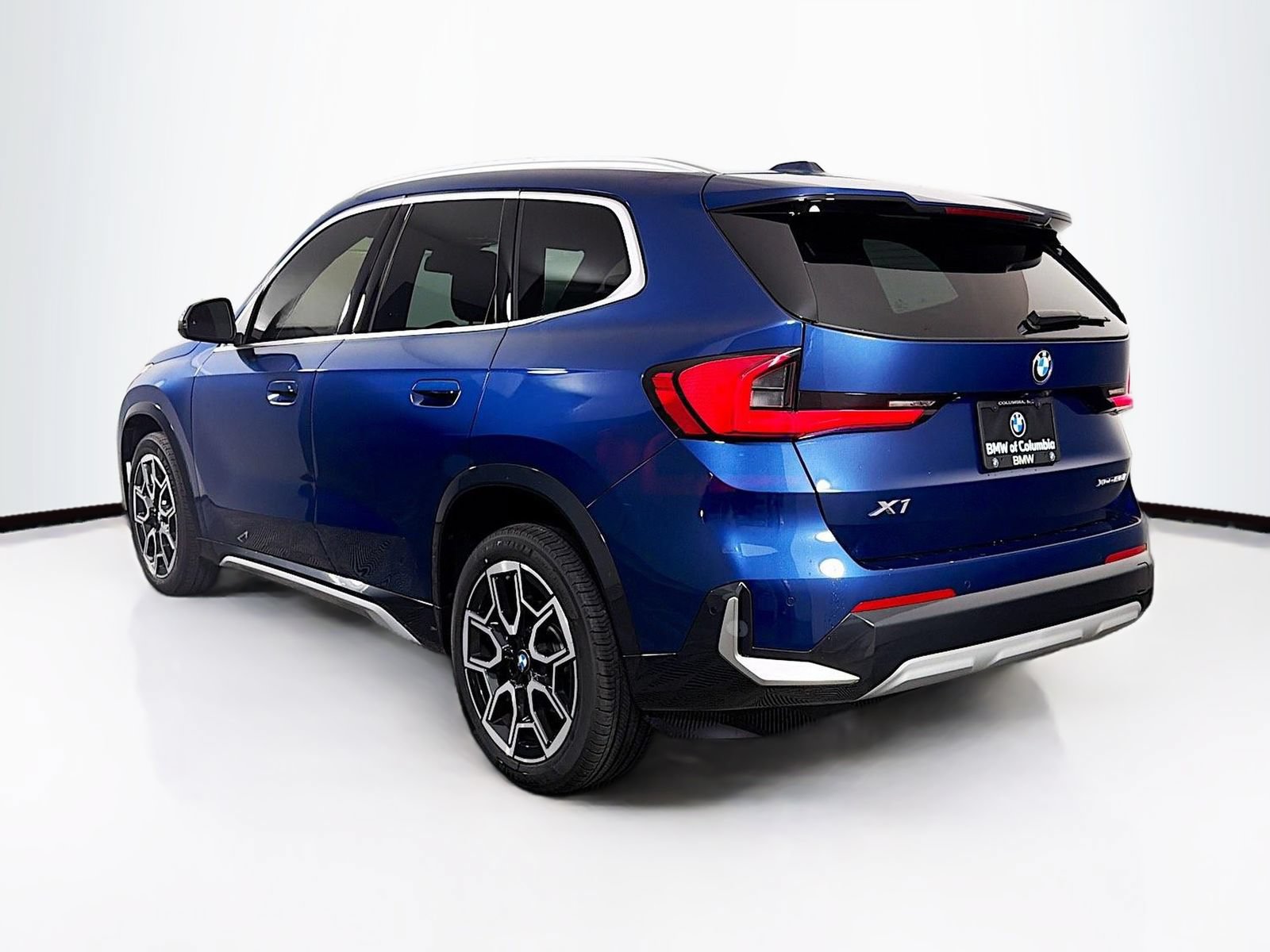Used 2025 BMW X1 xDrive28i w/ Convenience Package AWD/4WD image 5