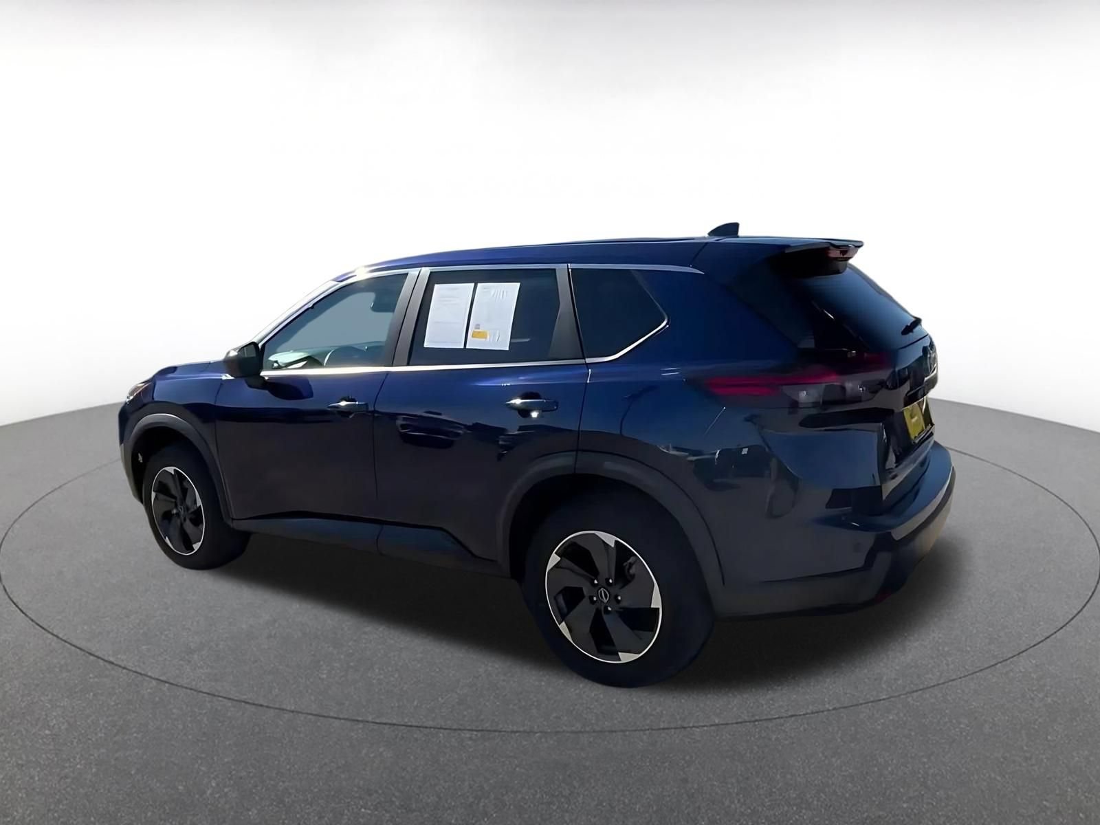 Used 2025 Nissan Rogue SV FWD image 9