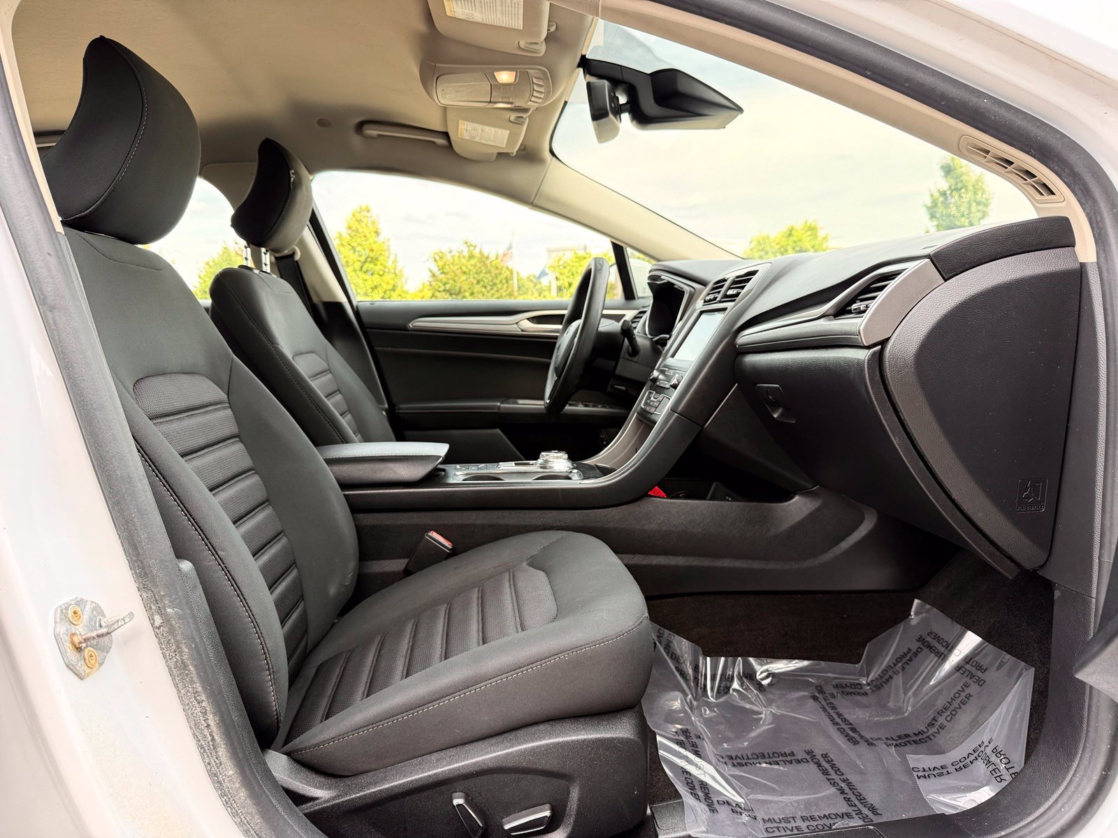 Used 2019 Ford Fusion SE FWD image 18