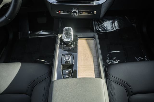 Used 2025 Volvo XC90 B6 Plus image 26
