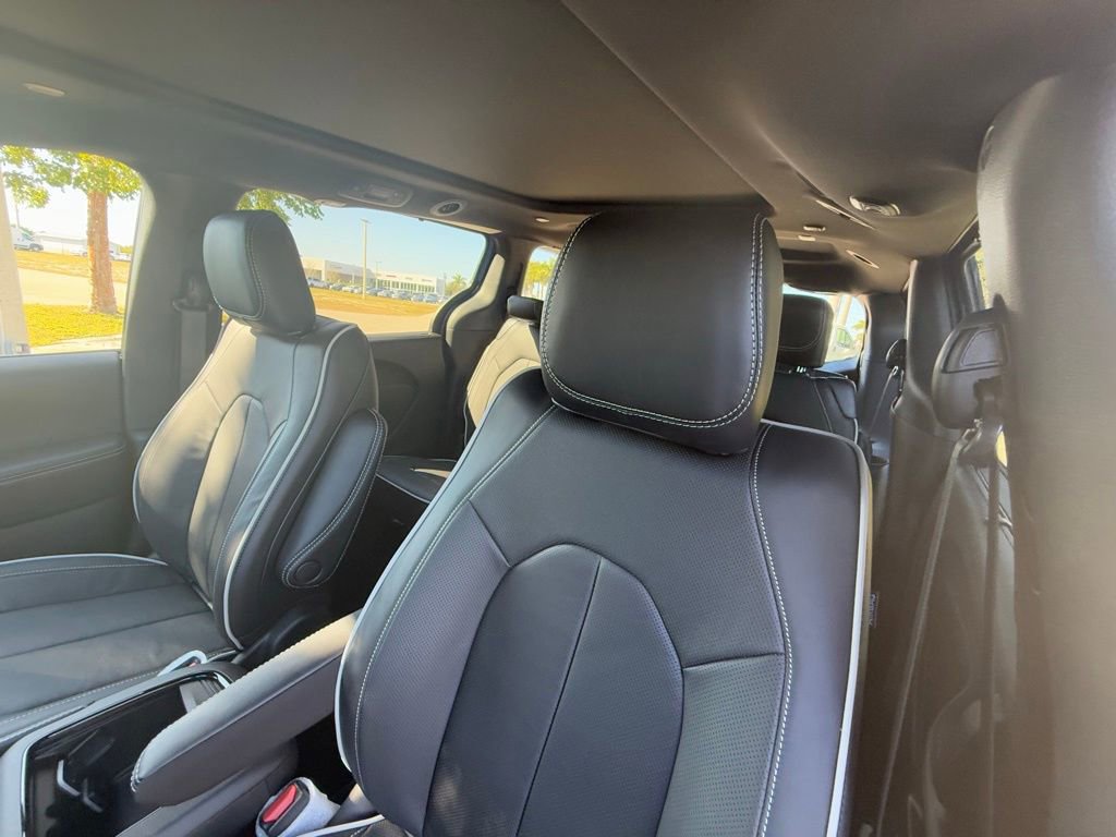 New 2026 Chrysler Pacifica Limited image 25