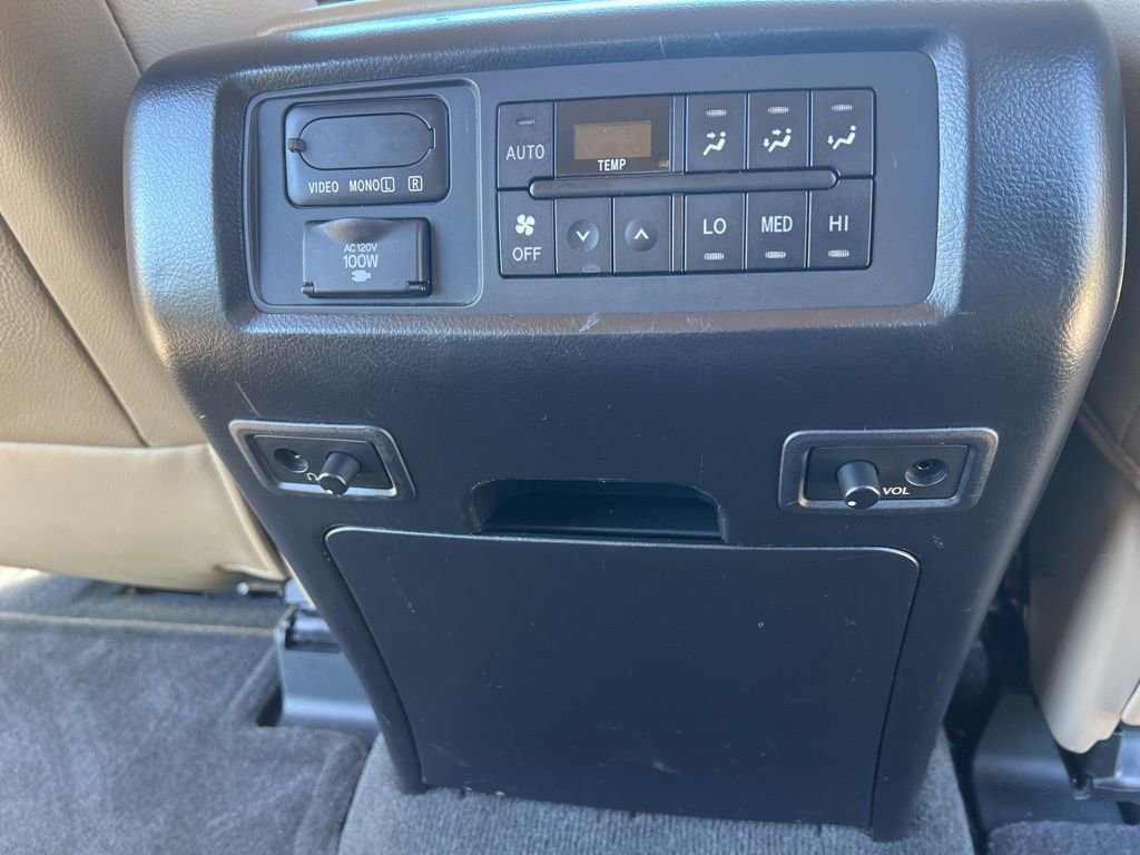 Used 2014 Toyota Sequoia Platinum image 31