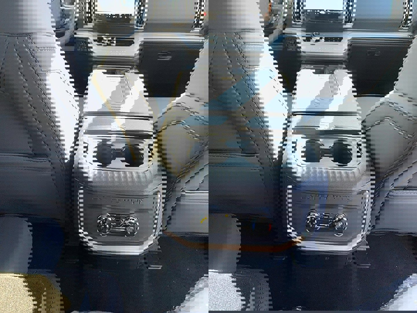 New 2025 Ford Expedition Active image 12