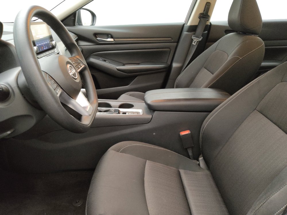 Used 2025 Nissan Altima 2.5 SV AWD/4WD image 17