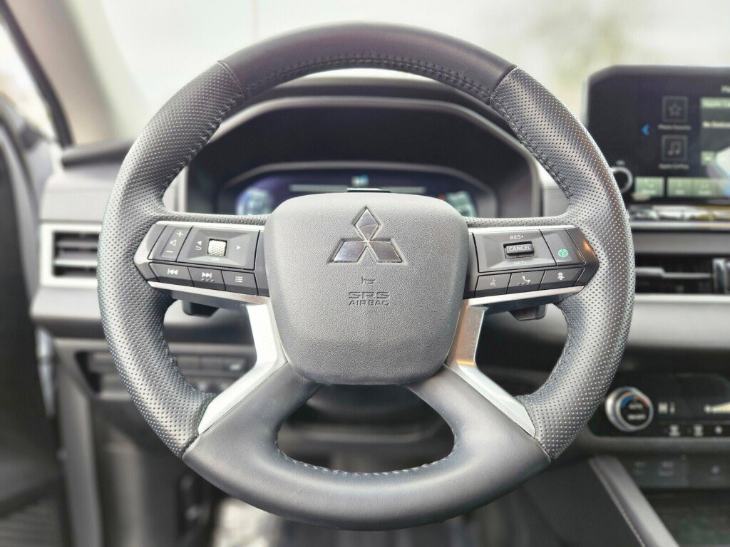 Used 2024 Mitsubishi Outlander SE image 26