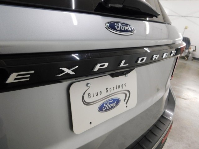 Used 2025 Ford Explorer Active w/ Active Comfort Package image 5