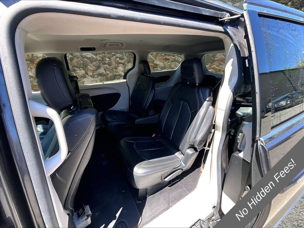 Used 2017 Chrysler Pacifica Touring-L Plus FWD image 23