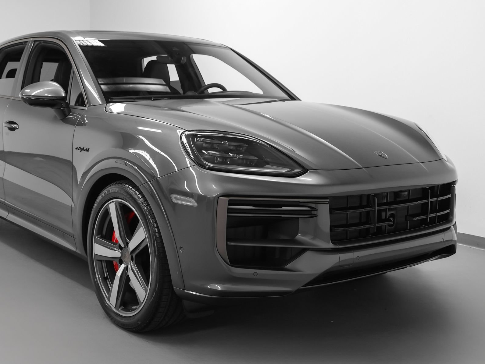 Used 2025 Porsche Cayenne Turbo AWD/4WD image 9