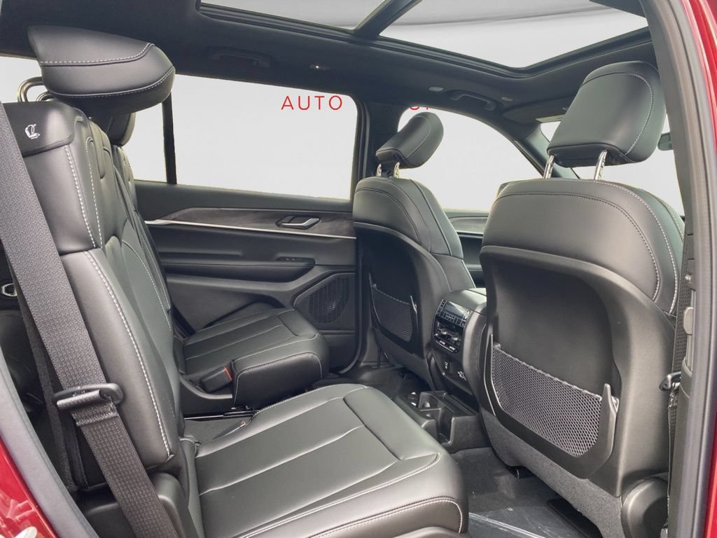 New 2025 Jeep Grand Cherokee L Limited w/ Black Appearance Package AWD/4WD image 14