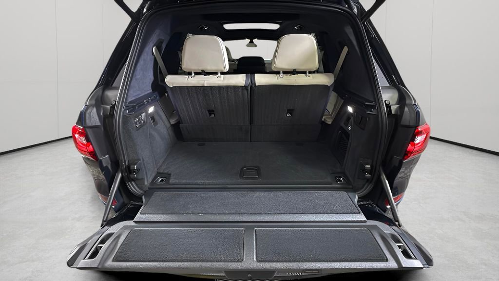 Used 2021 BMW X7 xDrive40i w/ M Sport Package image 28
