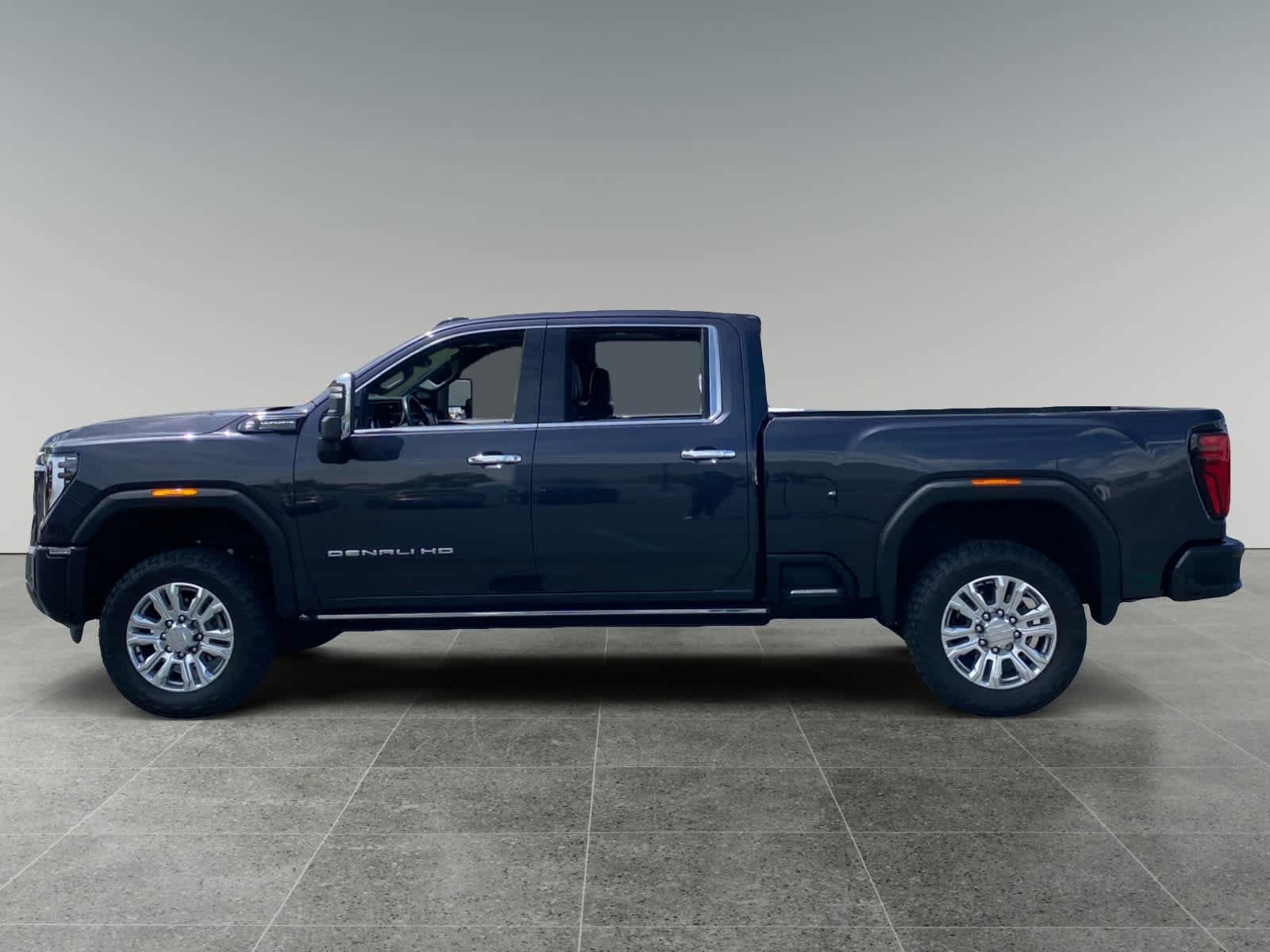 Used 2024 GMC Sierra 2500 Denali Ultimate AWD/4WD image 2