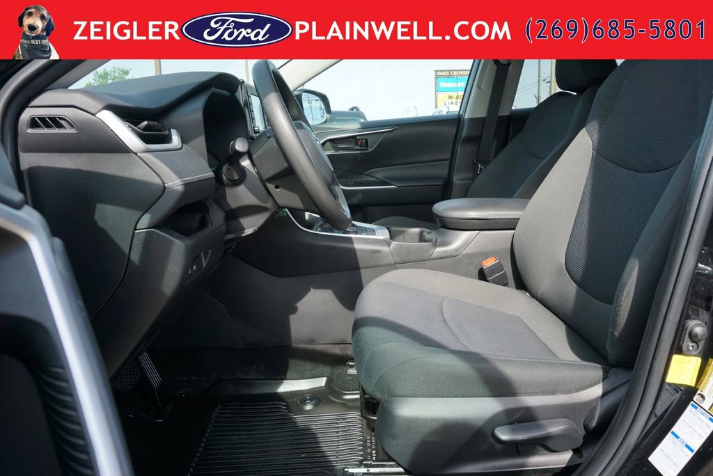 Used 2022 Toyota RAV4 LE AWD/4WD image 16