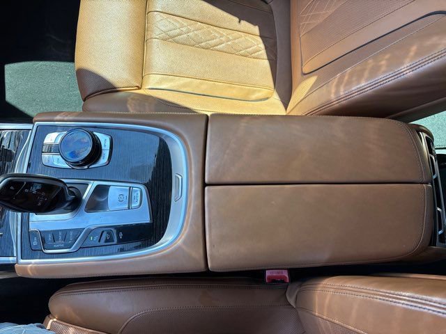 Used 2018 BMW 750i RWD image 37