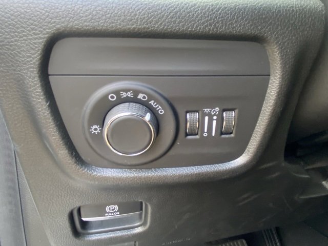 Used 2021 Jeep Grand Cherokee L Laredo image 13