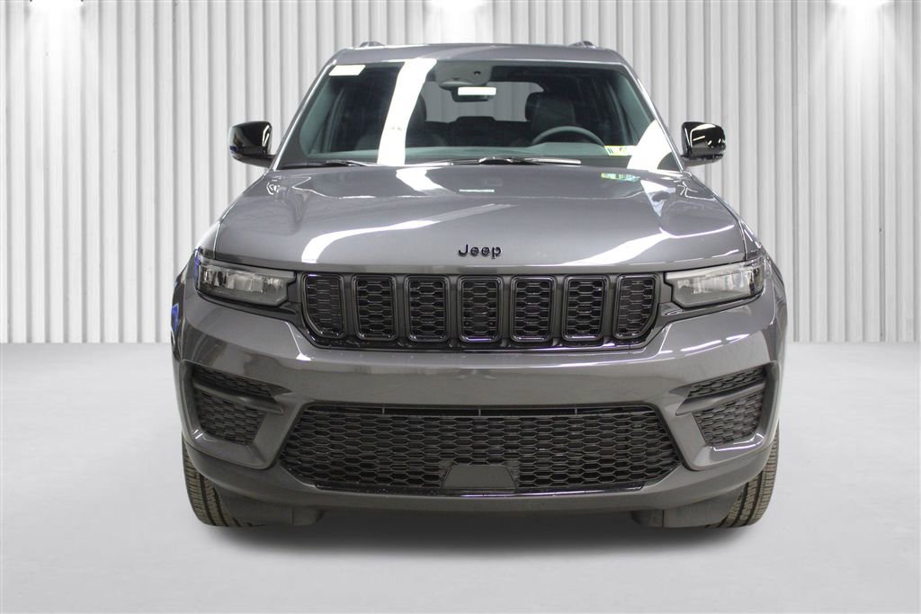 New 2025 Jeep Grand Cherokee Altitude image 40