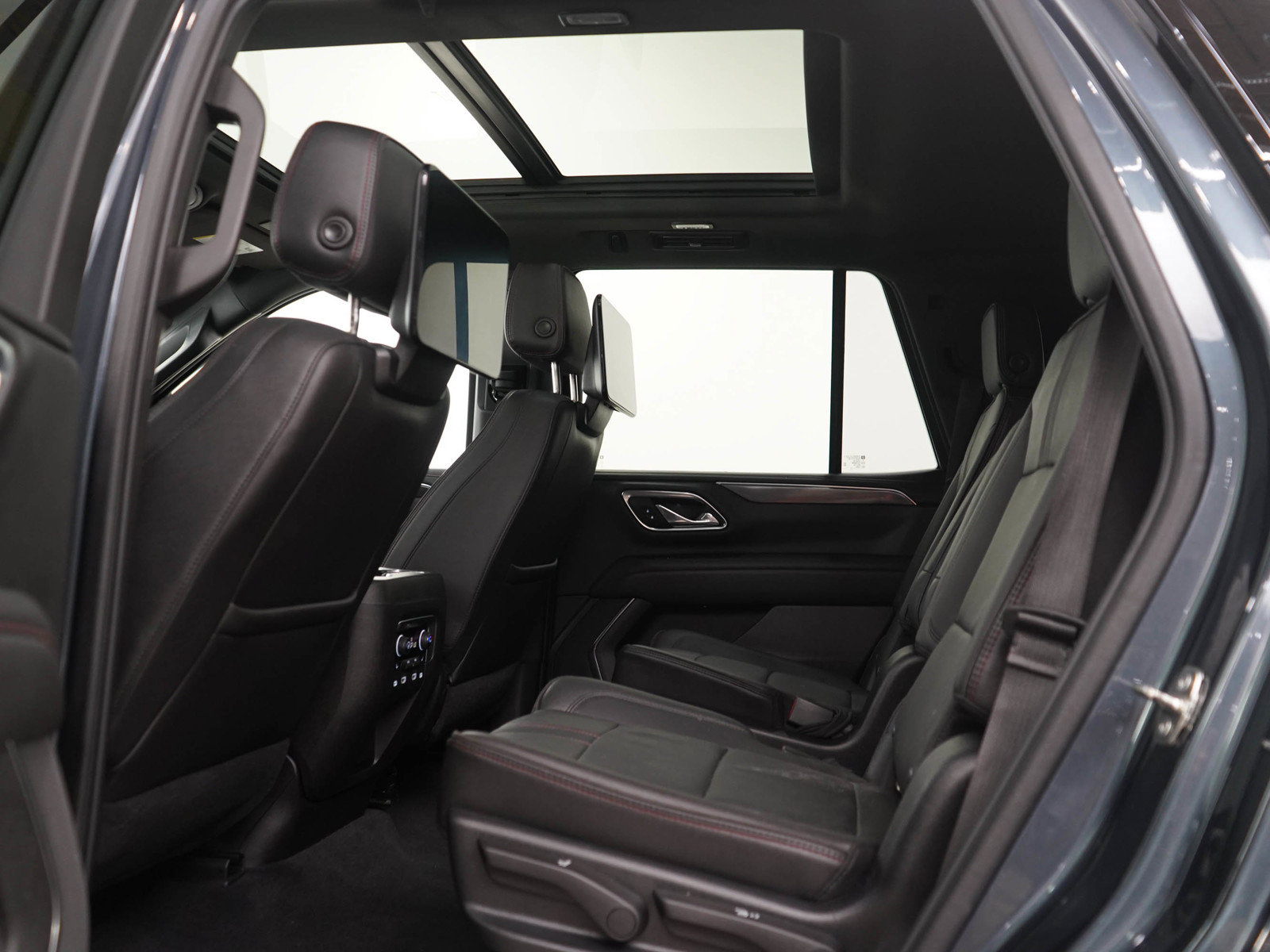 Used 2021 Chevrolet Tahoe RST w/ Luxury Package AWD/4WD image 21