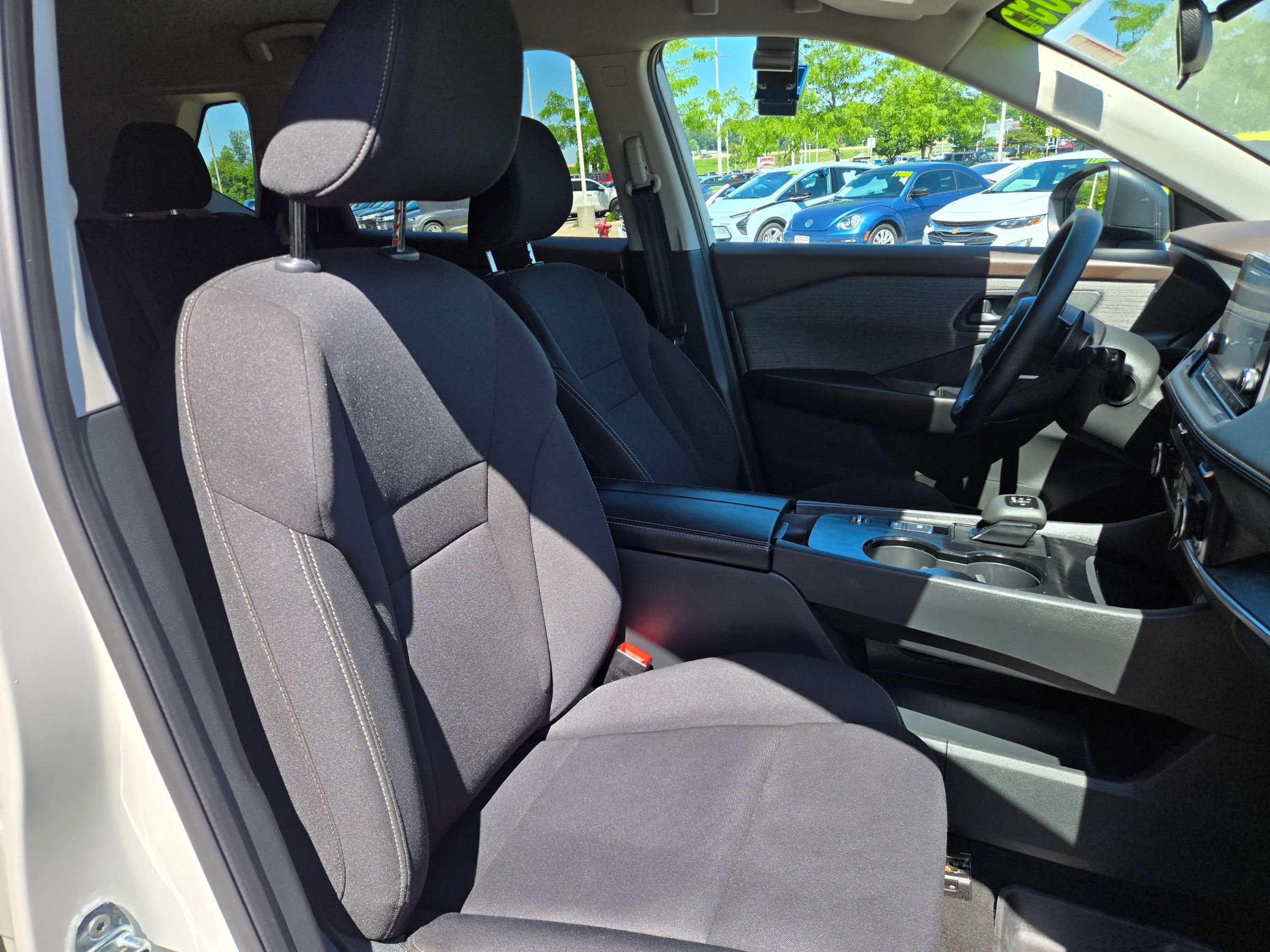 Used 2023 Nissan Rogue S FWD image 10