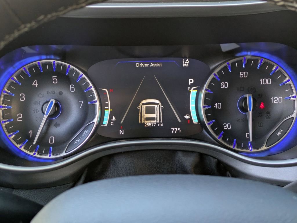 Used 2024 Chrysler Pacifica Touring-L image 22