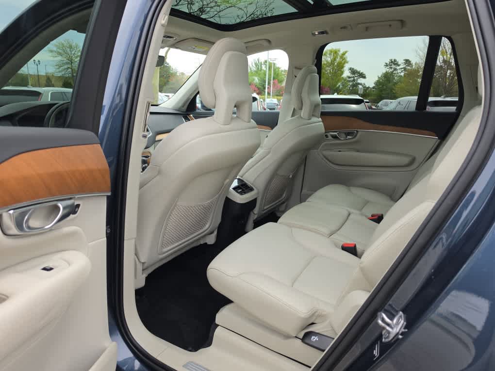 Used 2021 Volvo XC90 T6 Momentum w/ Climate Package AWD/4WD image 25