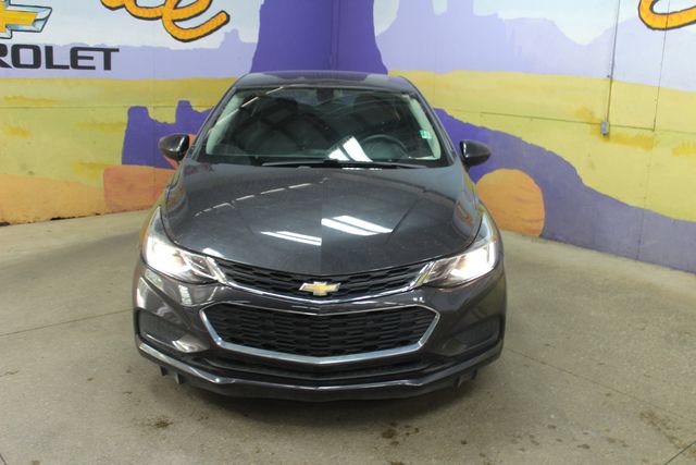Used 2016 Chevrolet Cruze LT w/ LT Convenience Package FWD image 3