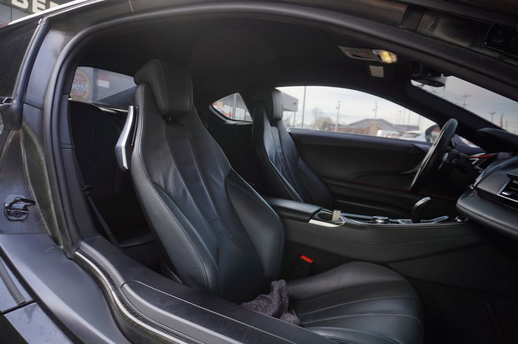 Used 2015 BMW i8 image 6