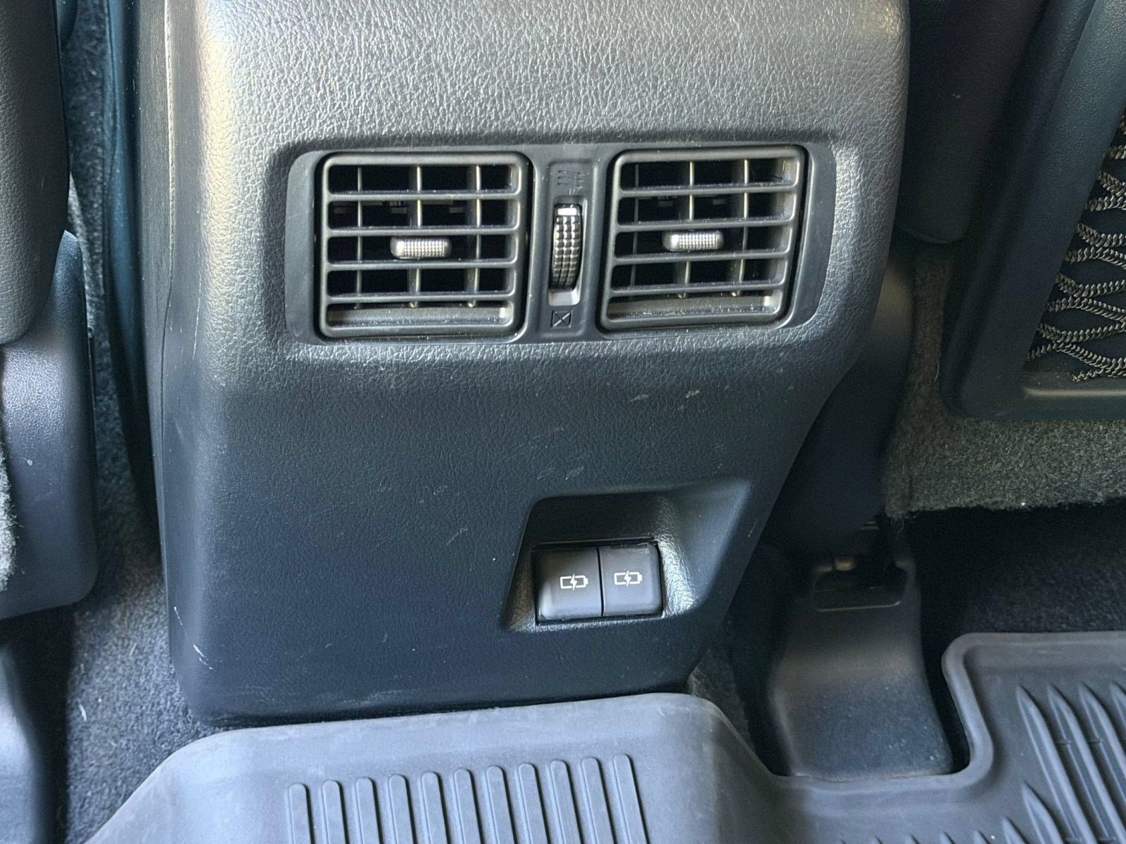 Used 2024 Toyota 4Runner Limited AWD/4WD image 26