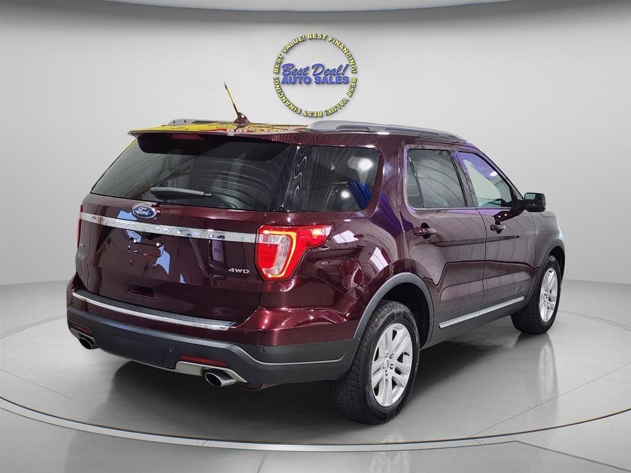 Used 2018 Ford Explorer XLT w/ Equipment Group 202A AWD/4WD image 6