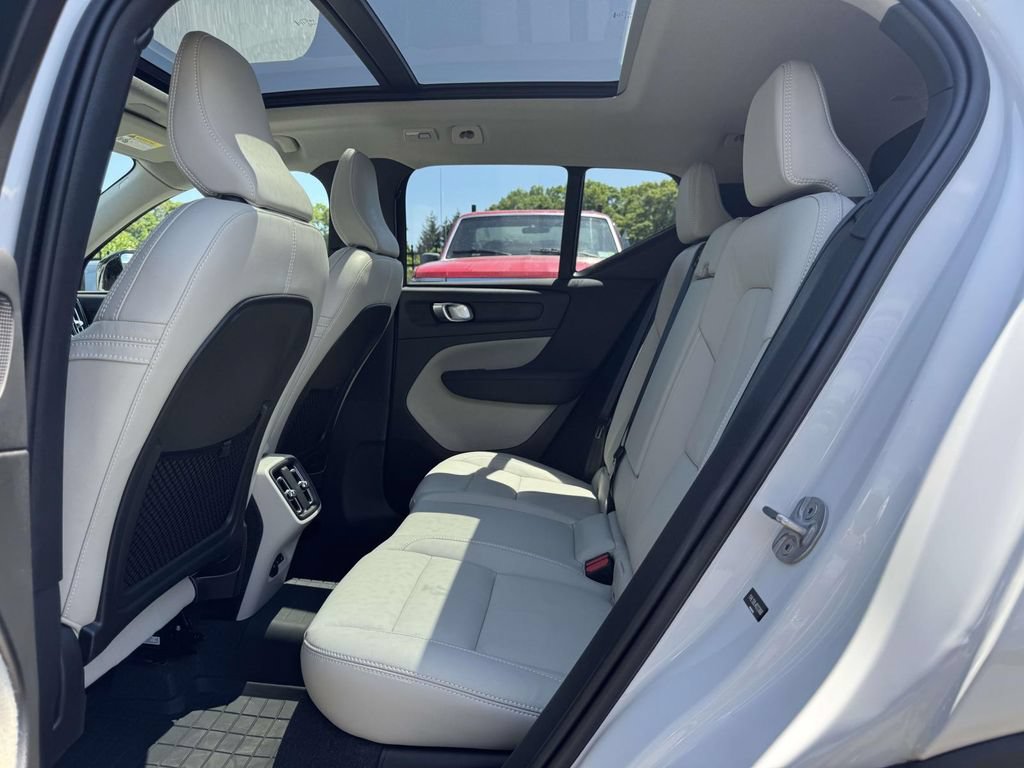 Certified 2024 Volvo XC40 B5 Plus w/ Protection Package Premier AWD/4WD image 13