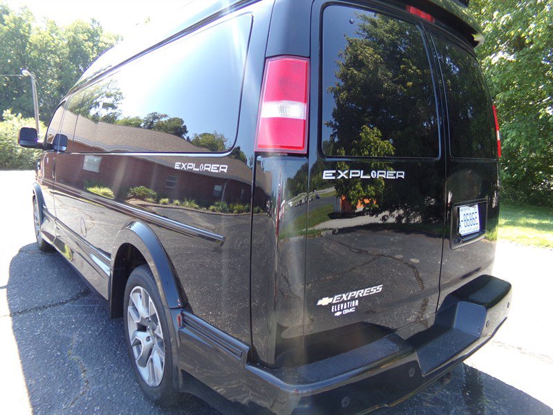 Used 2022 Chevrolet Express 2500 Extended RWD image 8