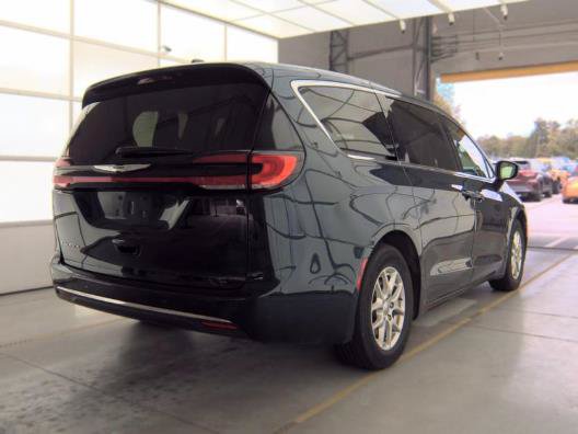 Used 2024 Chrysler Pacifica Touring-L FWD image 2