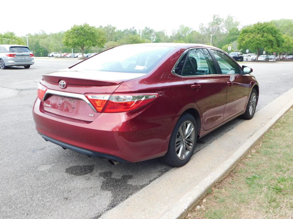 Used 2017 Toyota Camry SE w/ Moonroof Package FWD image 4