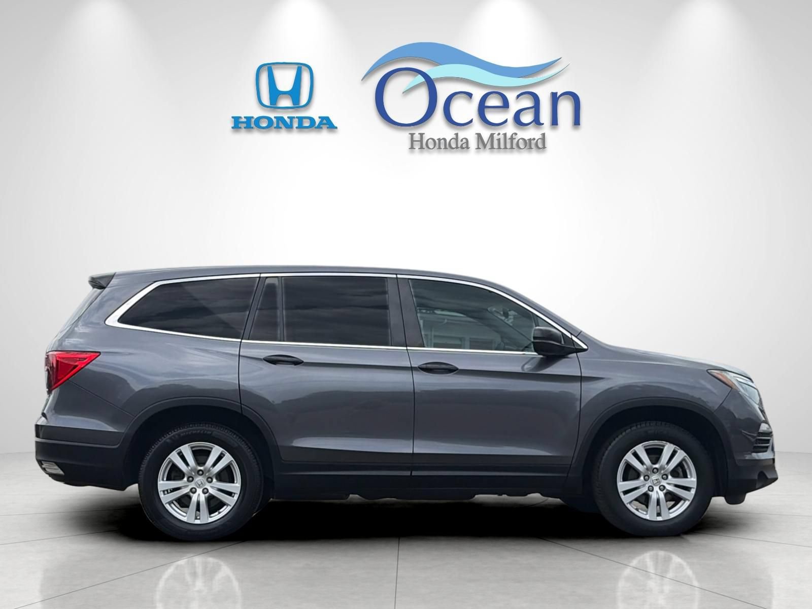 Used 2018 Honda Pilot LX image 2