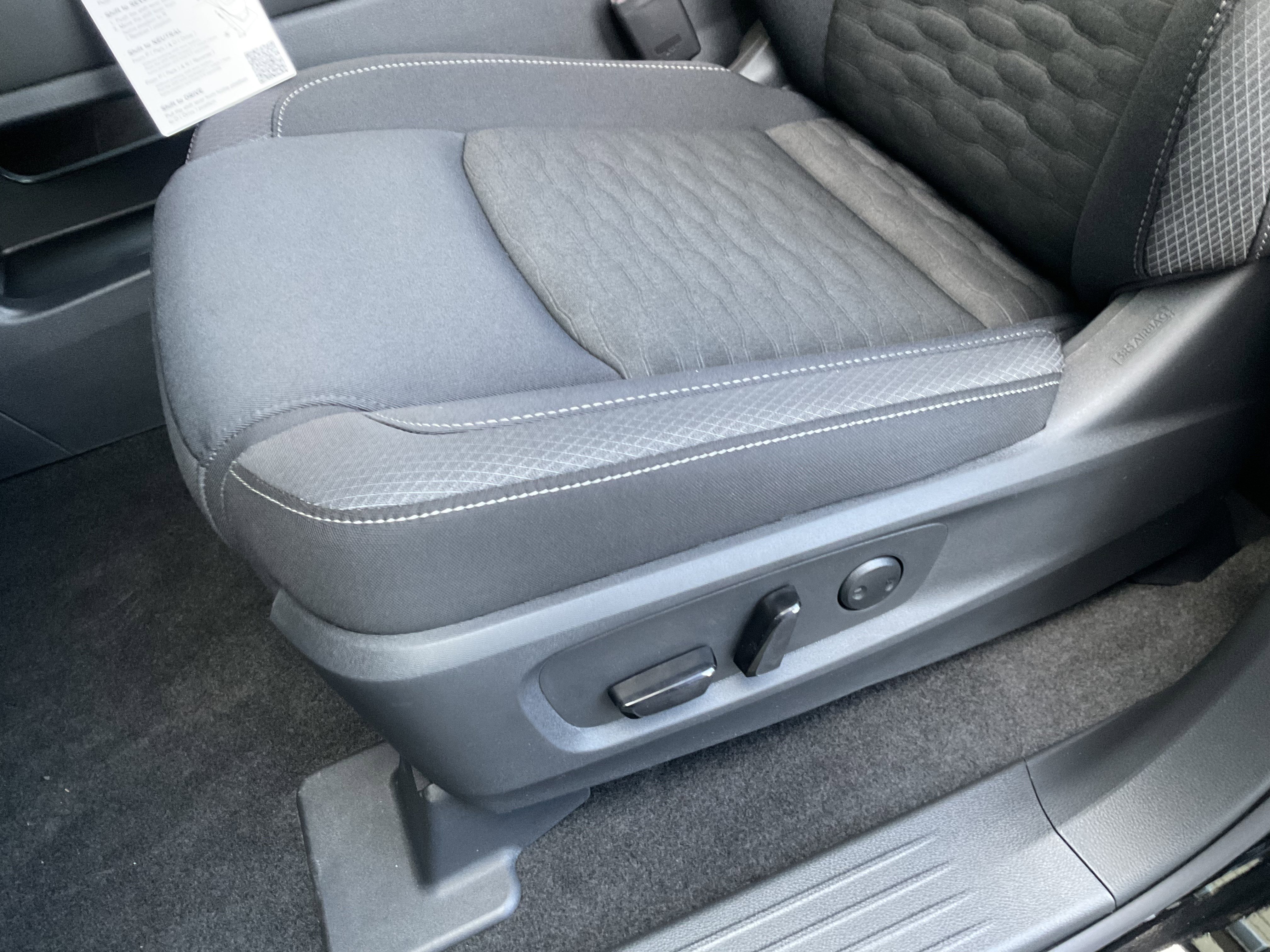 Used 2025 Nissan Pathfinder SV w/ Black Appearance Package image 30