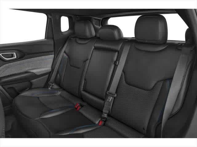 Used 2024 Jeep Compass Latitude w/ Convenience Group AWD/4WD image 9