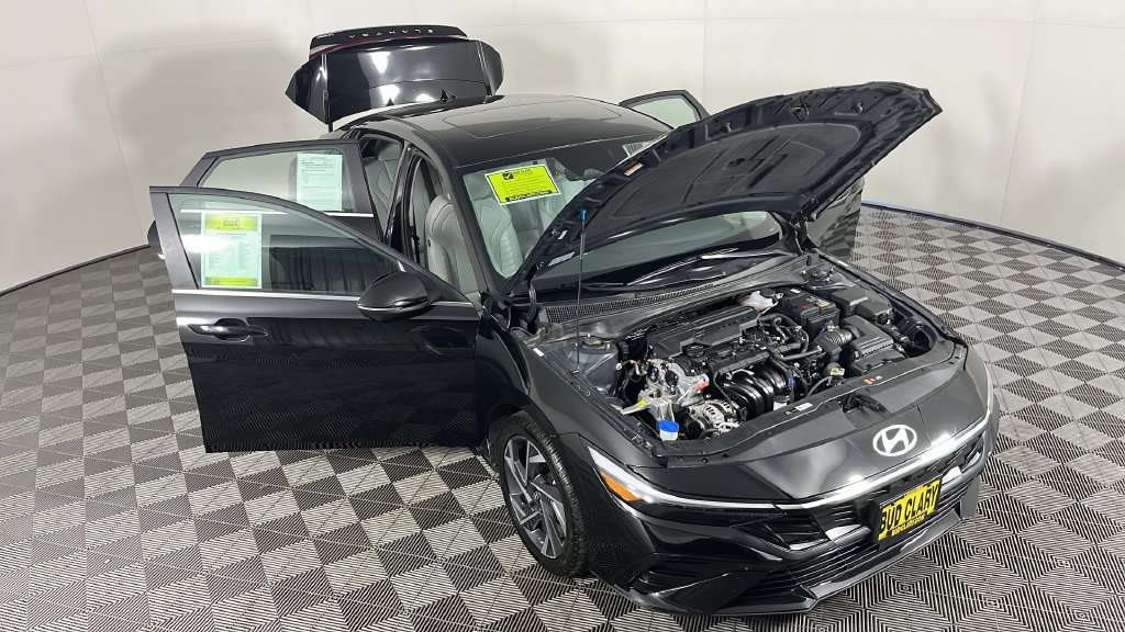 Used 2024 Hyundai Elantra Limited FWD image 14