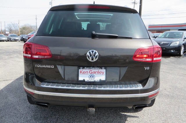 Used 2016 Volkswagen Touareg Sport AWD/4WD image 8