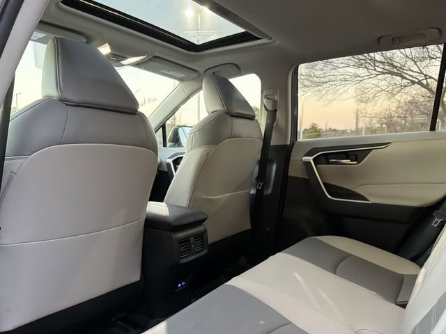 Used 2022 Toyota RAV4 XLE Premium image 9