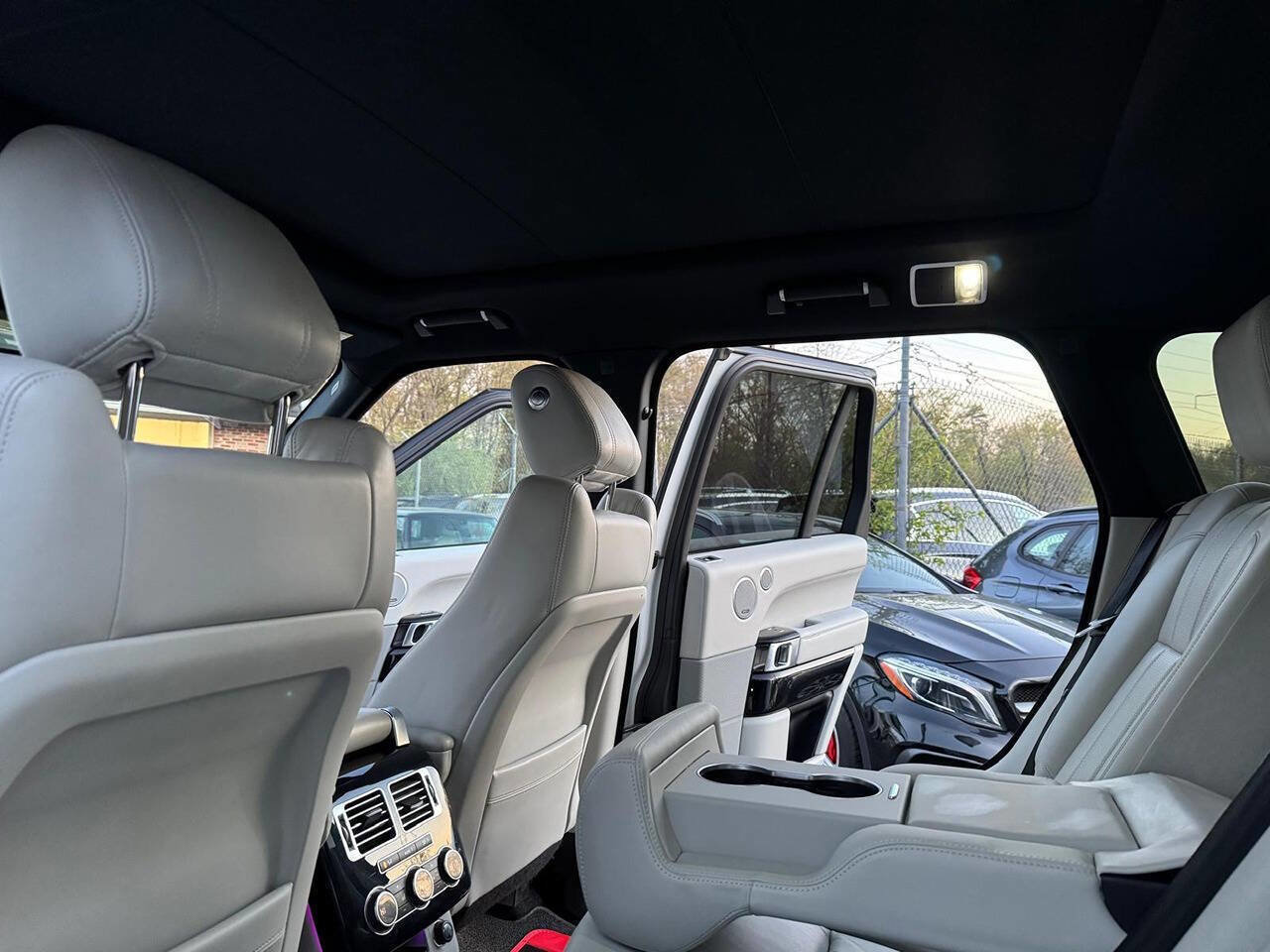 Used 2016 Land Rover Range Rover HSE image 20